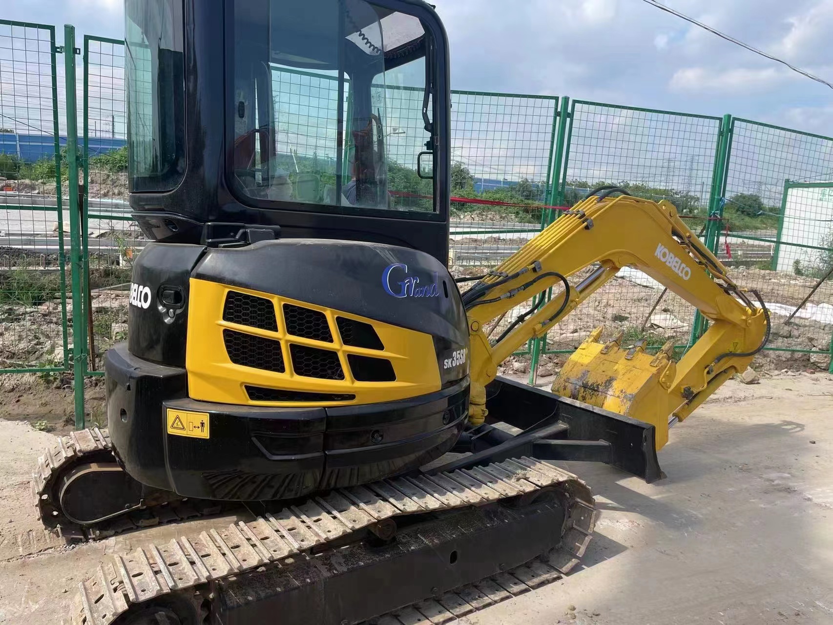 Yellow Paint Used Mini Excavator Used Sk35 Kobelco Sk35sr 3.5 Ton