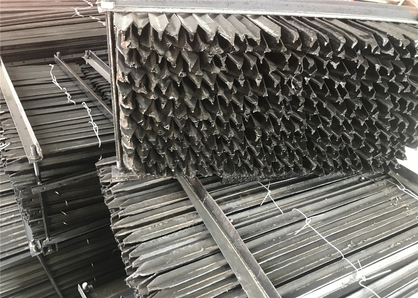 Bitumen /Hot Dipped Galvanized Star Picket 2100mm height 1.58kg /meter