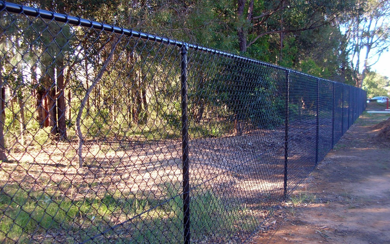 Black PVC-Coated Chain Link Panels/Cyclone Fence 1.8mx20mx60*60mmx3.3mm