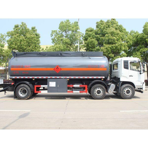 Dongfeng Tianjin Small Axle Flammable Liquid Tank Transporter 15 Tons