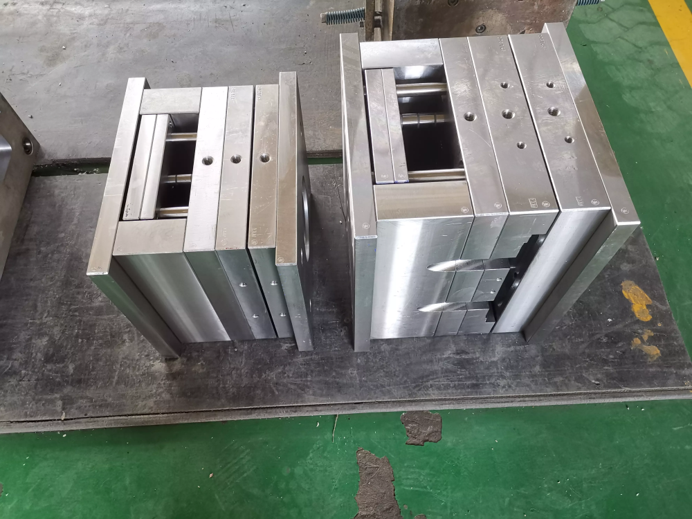 Polish Automotive Plastic Injection Mold for Interior and Exterior Parts Car Mould Maker