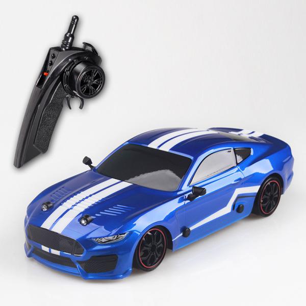 Speed Racing 2.4G Race Car Model Children's Boy Toy GTR with Plastic Body and