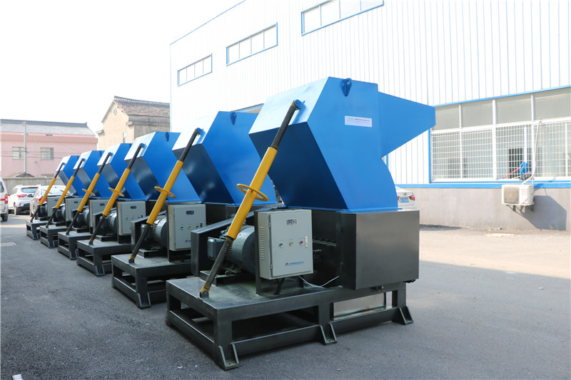 300-2000kg/H Plastic Shredder Machine For Recycling Single Shaft Industrial