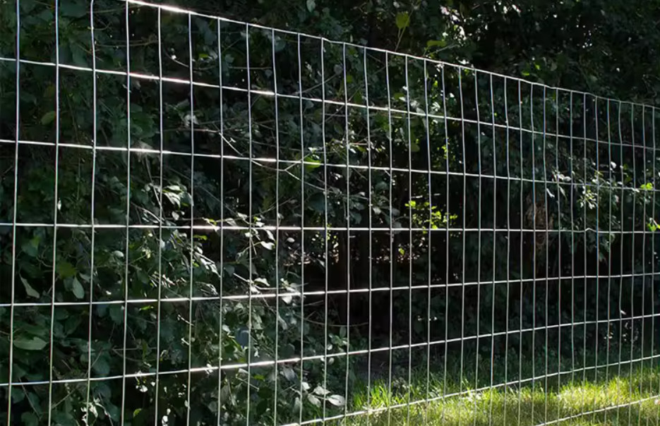 Galvanized Welded Iron Wire Mesh Panels Square Holes Corrosion Resistant for Protection and Decoration.