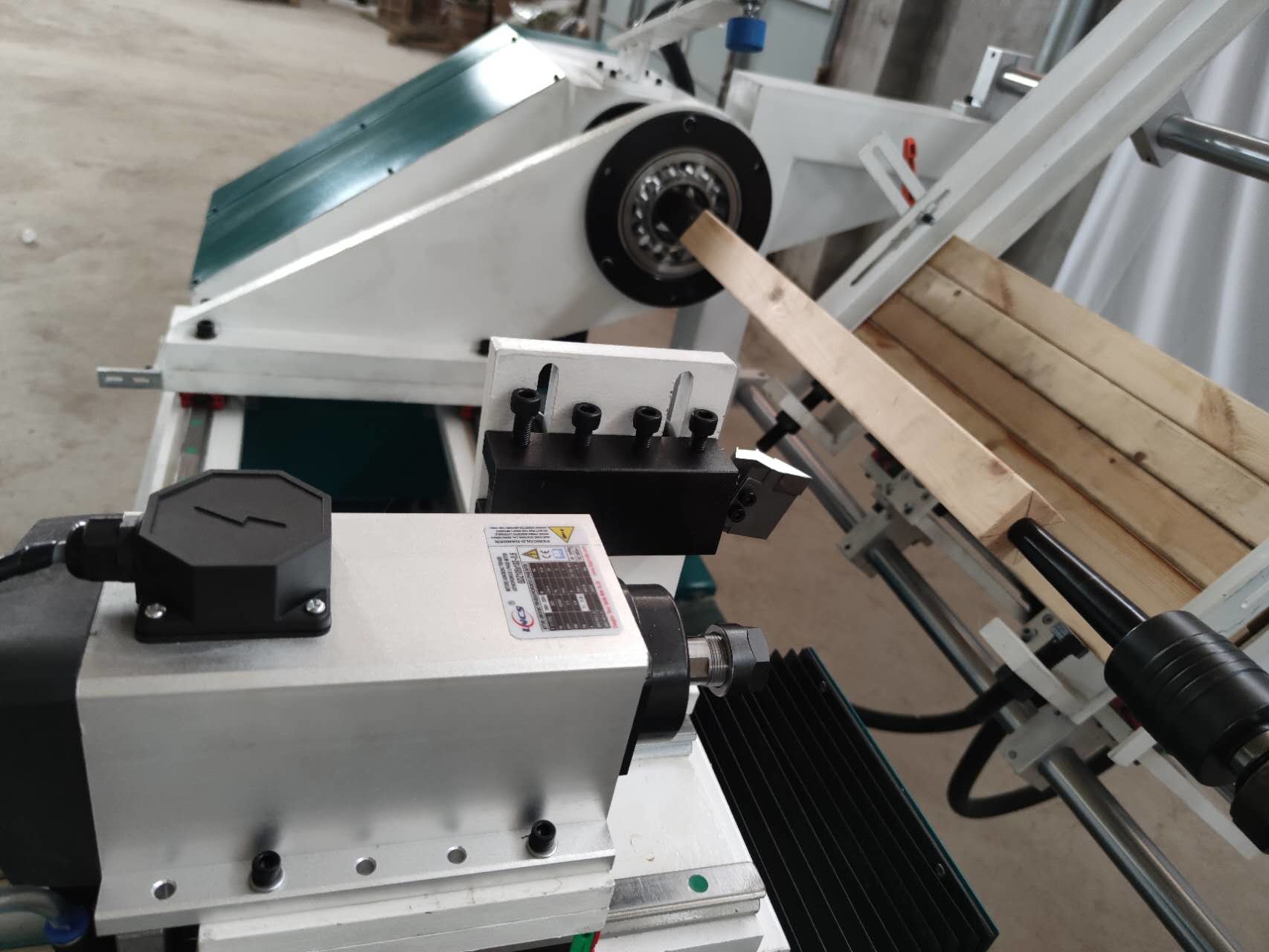 Auto loading CNC Wood Lathe for chair legs automatic wood lathe