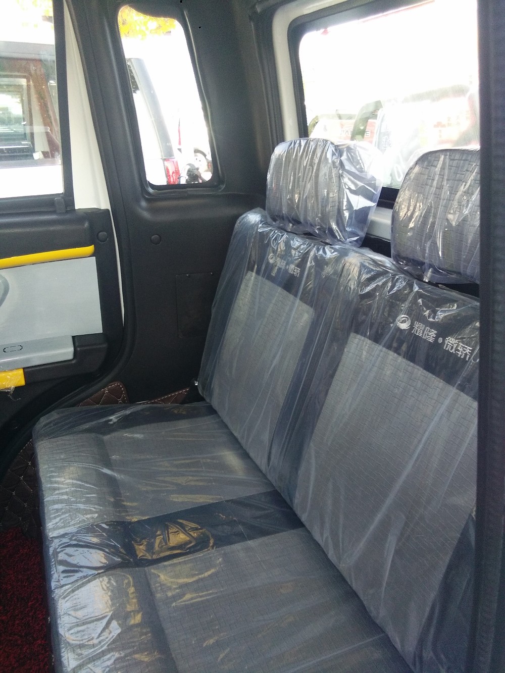 Cars Electric 4 Wheel ElectricVehicle With Air Conditioner Family Used Electric Mini Truck Rickshaw Electric Tricycle