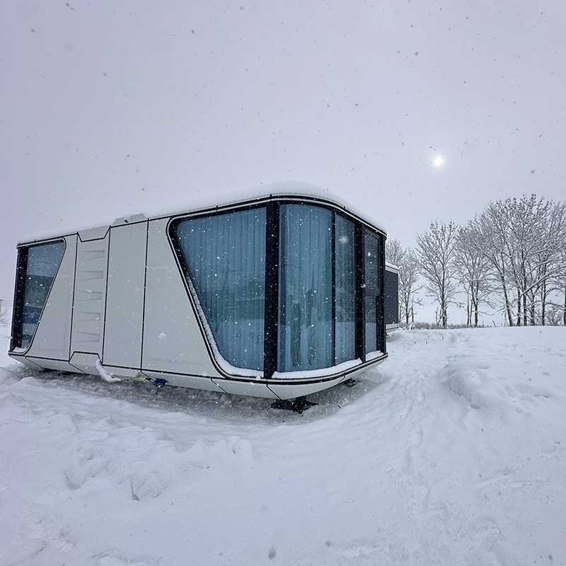 Custiomized Space Capsule House Hotel With Aluminum Plate Wall