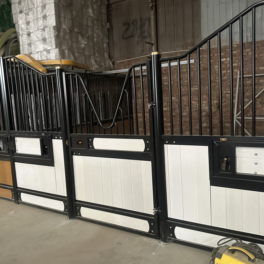 China Prefabricated 2.2m Equestrian Stable Long Lasting Farm Solution on sale