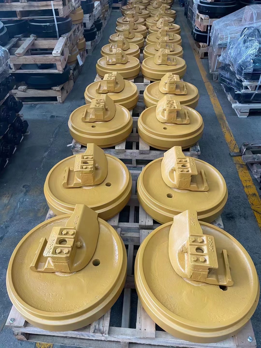 Excavator Front Idler Assy With Spring And Track Adjuster Assy For Mining Machinery