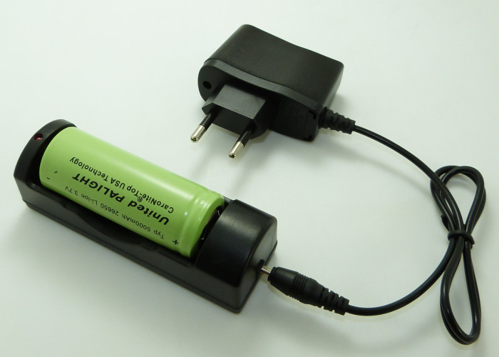Multifunctional 3.7 Volt Plug In Battery Charger For Flashlight OEM/ODM Avaliable