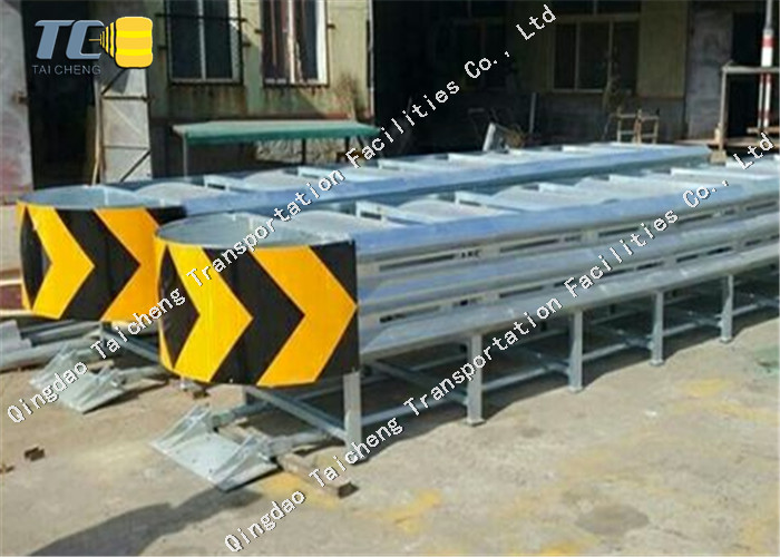 Wear Resistant Quadguard Crash Cushion Anti Collision Pad Redirective Attenuator