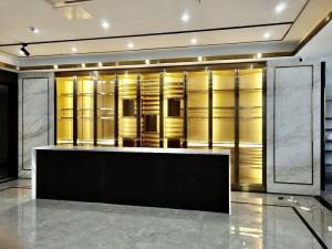 China Hotels Restaurants Wine Cellar Glass Wine Storage Glass Wall wholesale