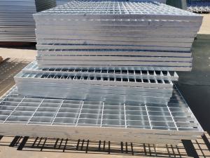 China 32*3mm Workshop Weld Stair Treads Steel Grating Skid Proof Anti Explosion wholesale