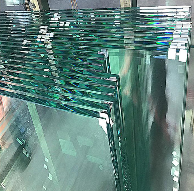 Qualified/High Transparency Clear Glass with Application to Building/Furniture/Automobile