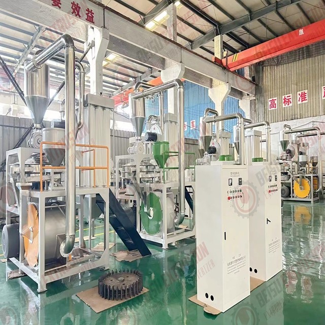 SMF-1000 Waste Plastic Grinding Milling Machine For SPC / PVC / WPC Flooring Board