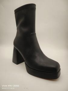 China Pull On Closure Women Shoe Boots With Rubber Outsole wholesale