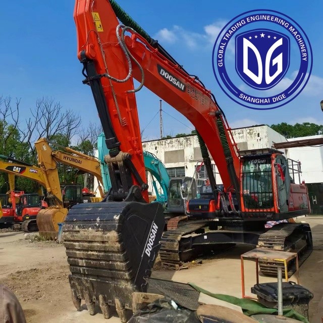 Doosan DX340 excavator with excellent power durability and high efficiency Korean Doosan 34ton DX340 large construction equipment