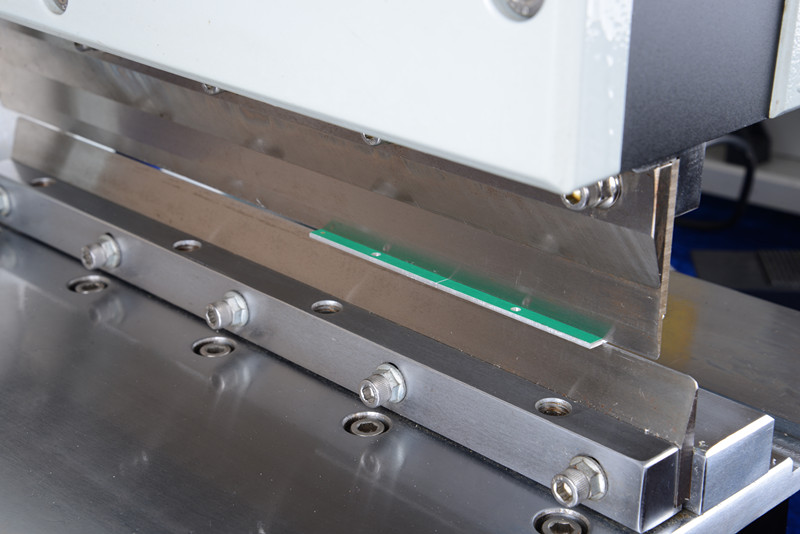 Pneumatic Pre-Score PCB Depanelizer Machine For PCB Separator With CE