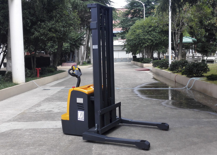 Straddle Legs Electric Walkie Forklift , Adjustable Electric Powered Forklift