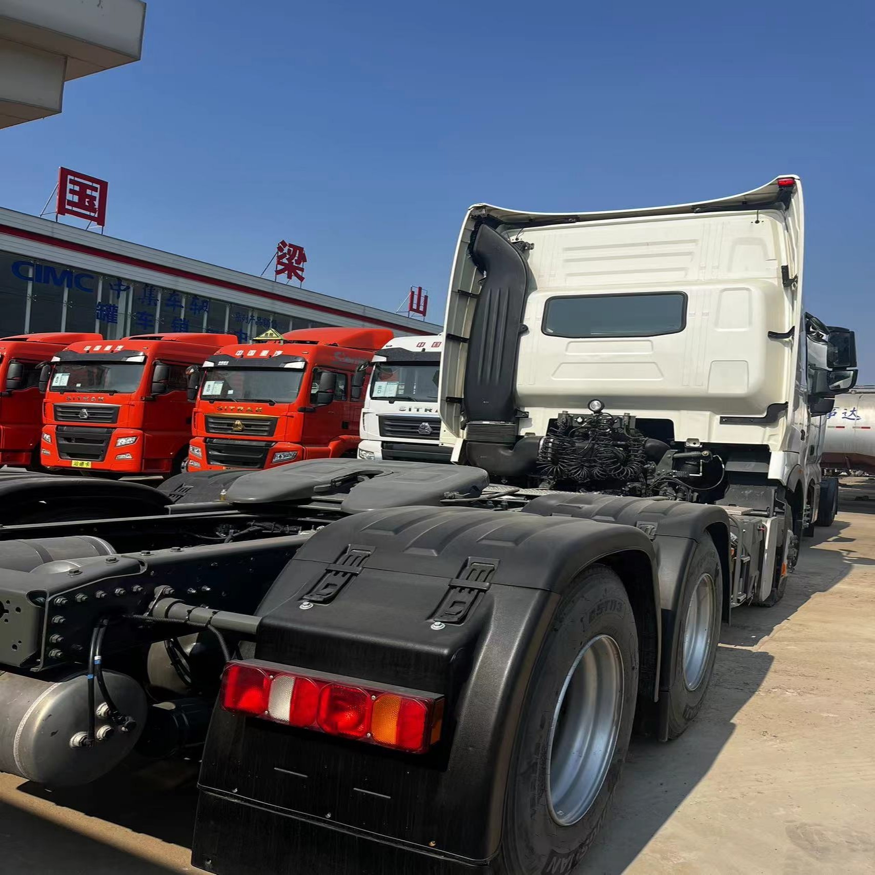 430hp Used Tractor Trailer Sinotruk Howo T7H 10 wheels