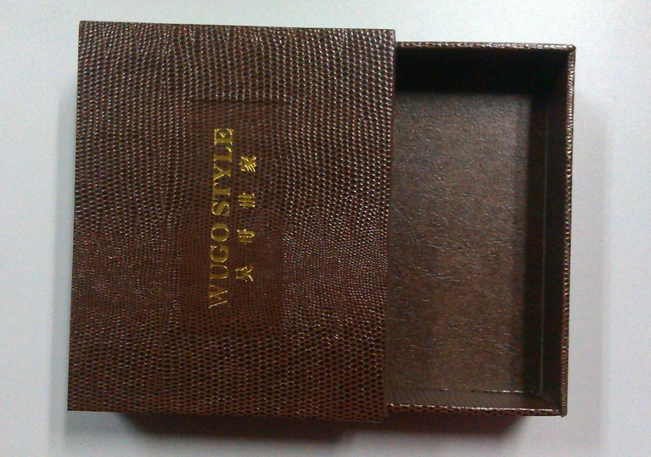Luxury custom design rigid cardboard paper drawer clothing packaging box with gold foiled