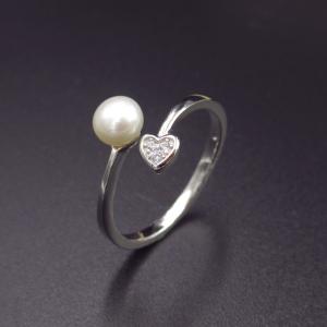China Heart Shape Silver Pearl Ring / Arrowhead Jewellery Pearl Halo Ring wholesale