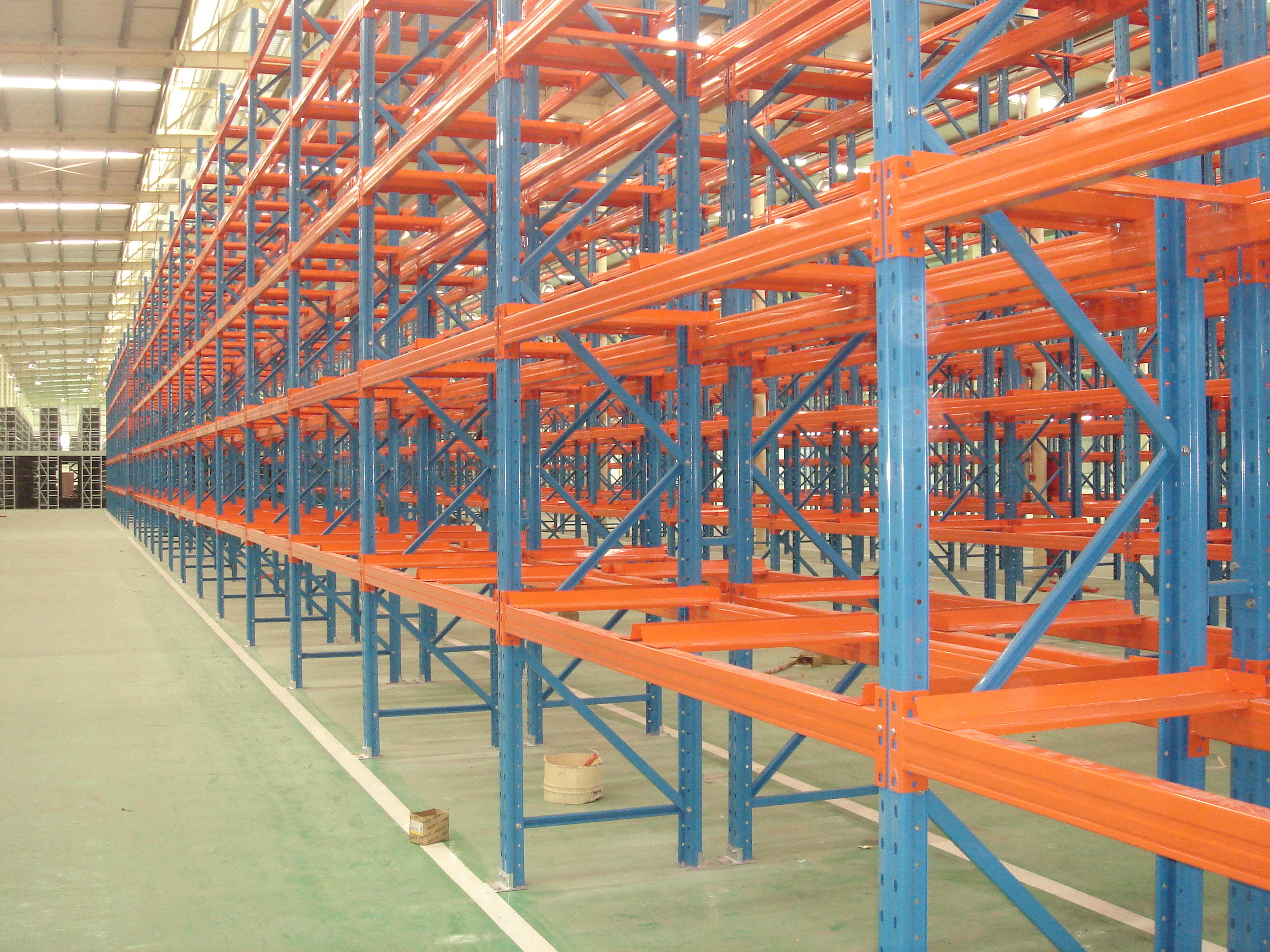 Big Heavy Duty Pallet Racking For Logistic , Loading Capacity 4,000 Kg UDL / level