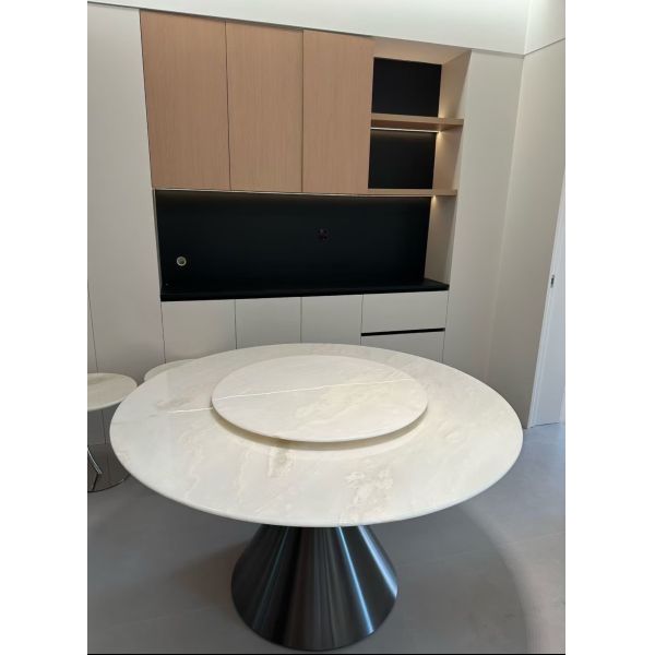 Luxury Round Dining Table in White with Gold Veins Natural Marble for Elegant High-End Interiors