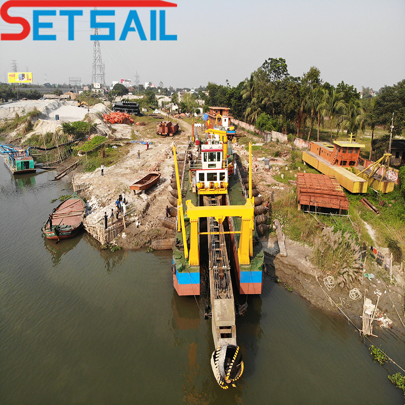 China Factory 18inch Cutter Suction Dredger with GPS System