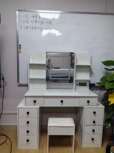 China LED light Makeup Dressing Tables Set With Mirror wholesale