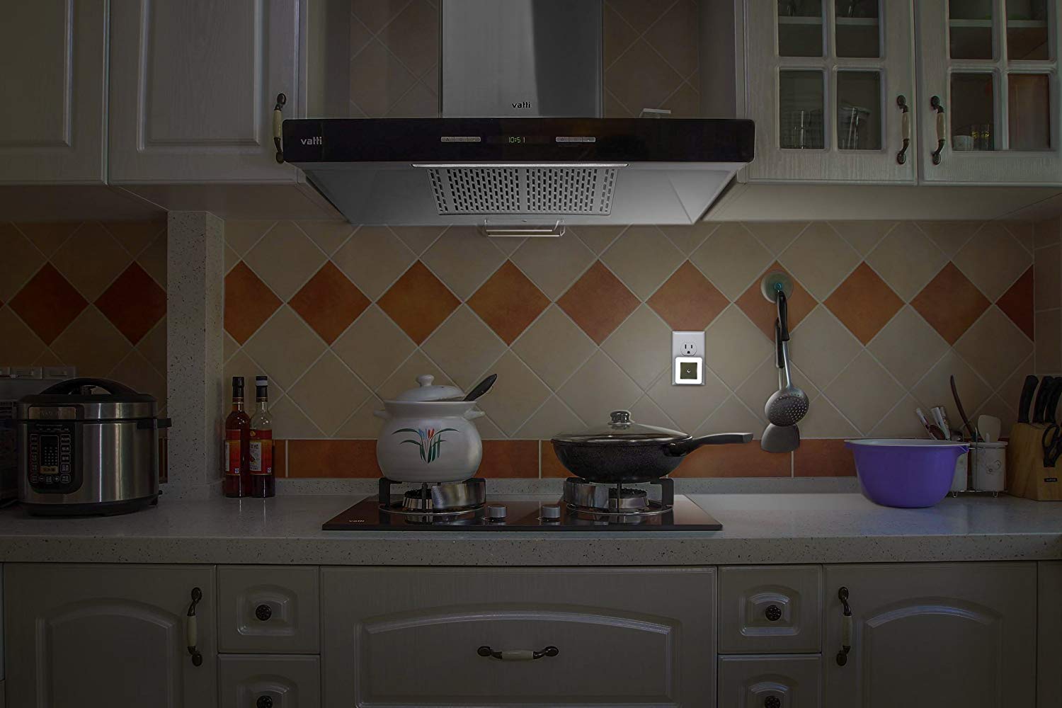 Plug in LED Night Light Lamp Wall Lights with Dusk to Dawn Light Sensor