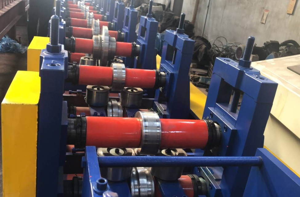 Shutter guardrail machine
