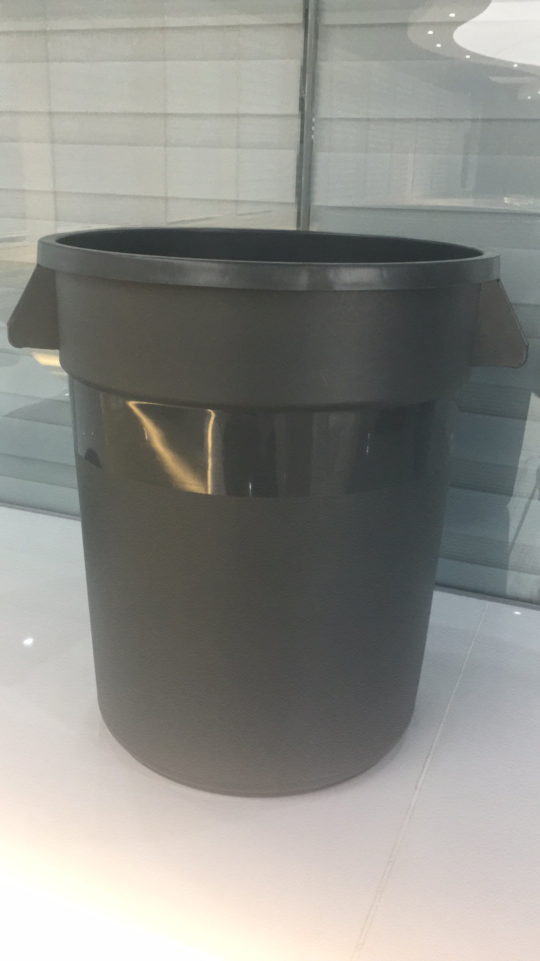 plastic dustbin for kitchen closed 40L Plastic Round Waste bin