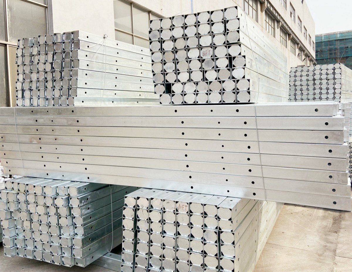 Q235 Galvanized Rectangular Steel Pole Hot Dip 8FT Crossarm Steel Cross Arm