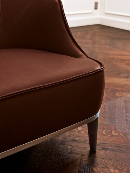 Custom Star Hotel Guest Exclusive Armchair With Fabric Option And Wood Legs