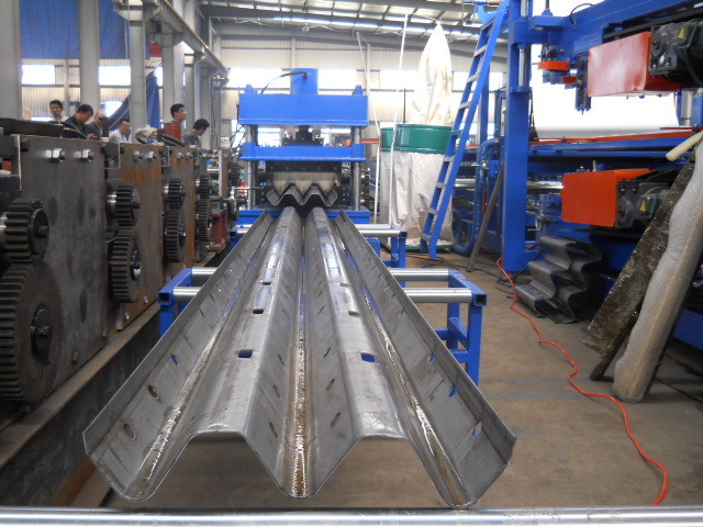 Gearbox Drive Highway Guard Rail Roll Forming Machine Three Wave W Beam Line Speed 5-20m/min