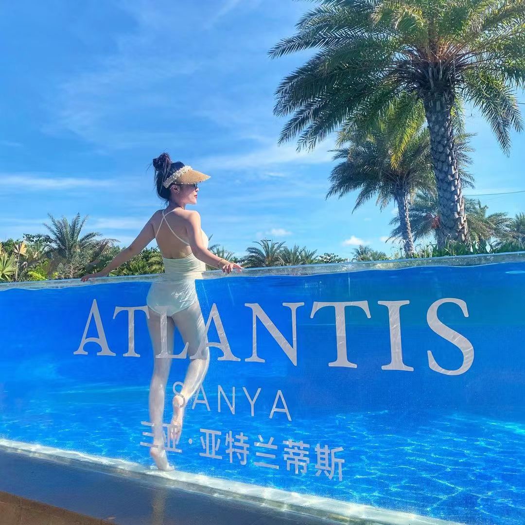 High Light Transmission 93% Acrylic Clear Sample Panels for Outdoor Family Swimming Pool