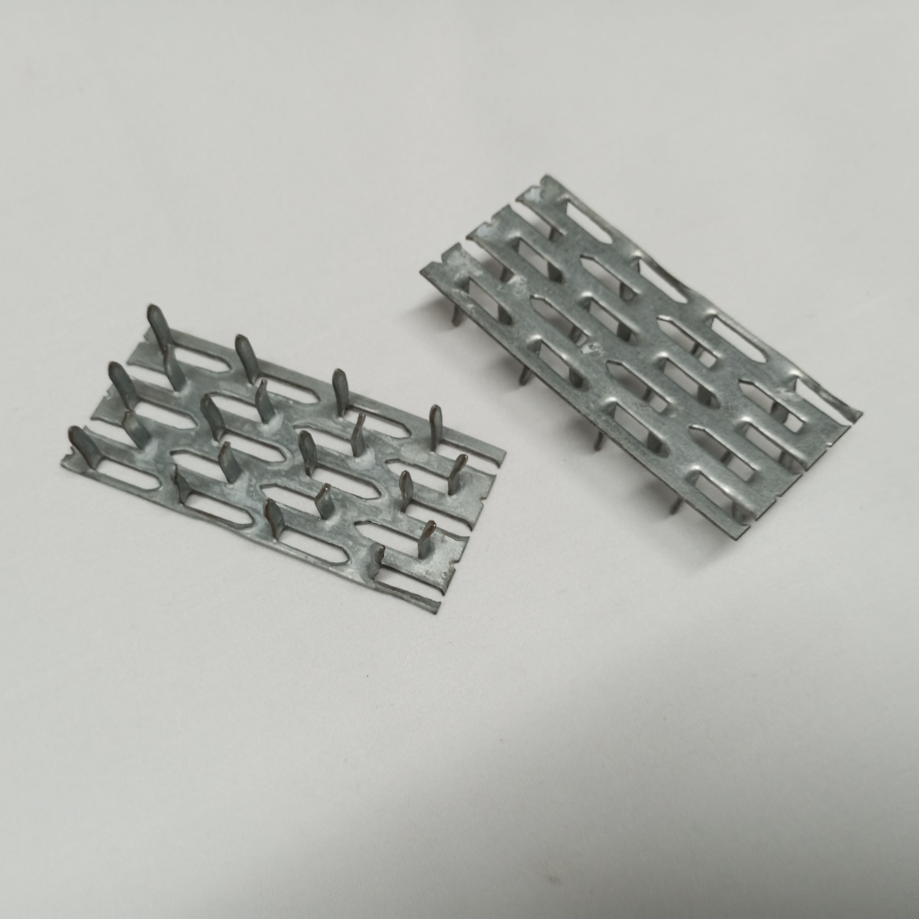Sturdy 8-PRONG ACOUSTIC INSULATION IMPALING CLIPS