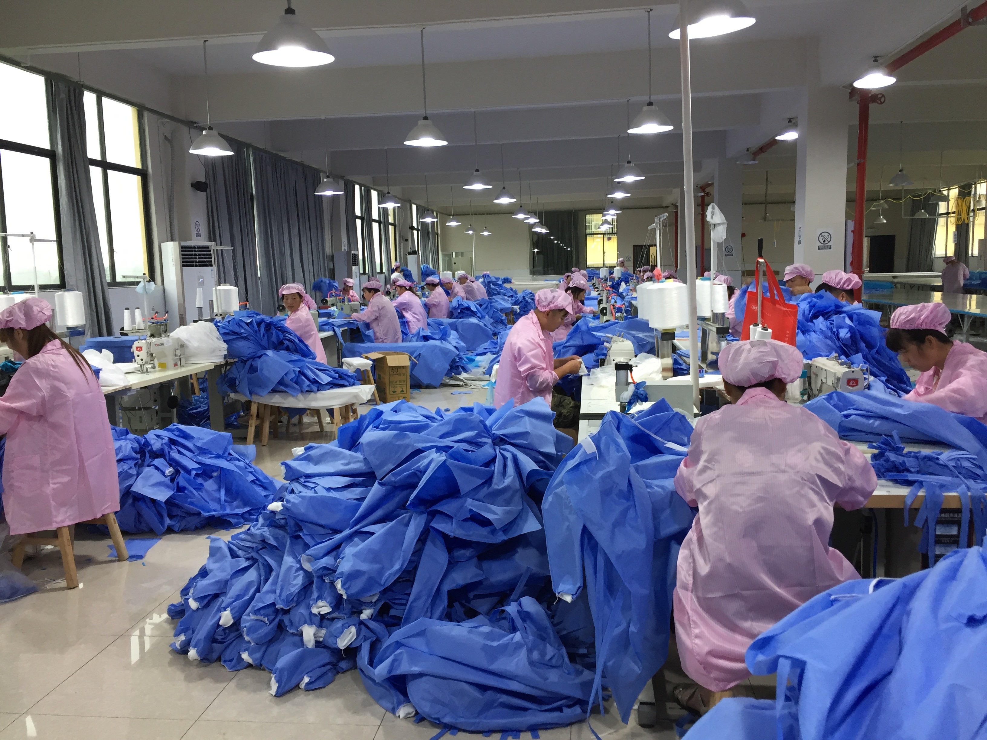 Microporous Water Proof Dustproof Disposable Surgical Gown
