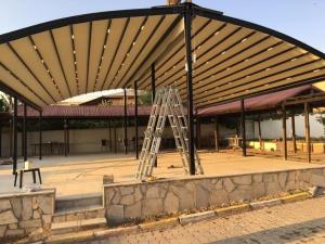 China Outdoor sun shade electric awning retractable roof wholesale