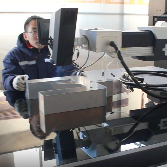 E500 Automatic Laser Welding Machine For Galvanized Plate Advertising Sign Making
