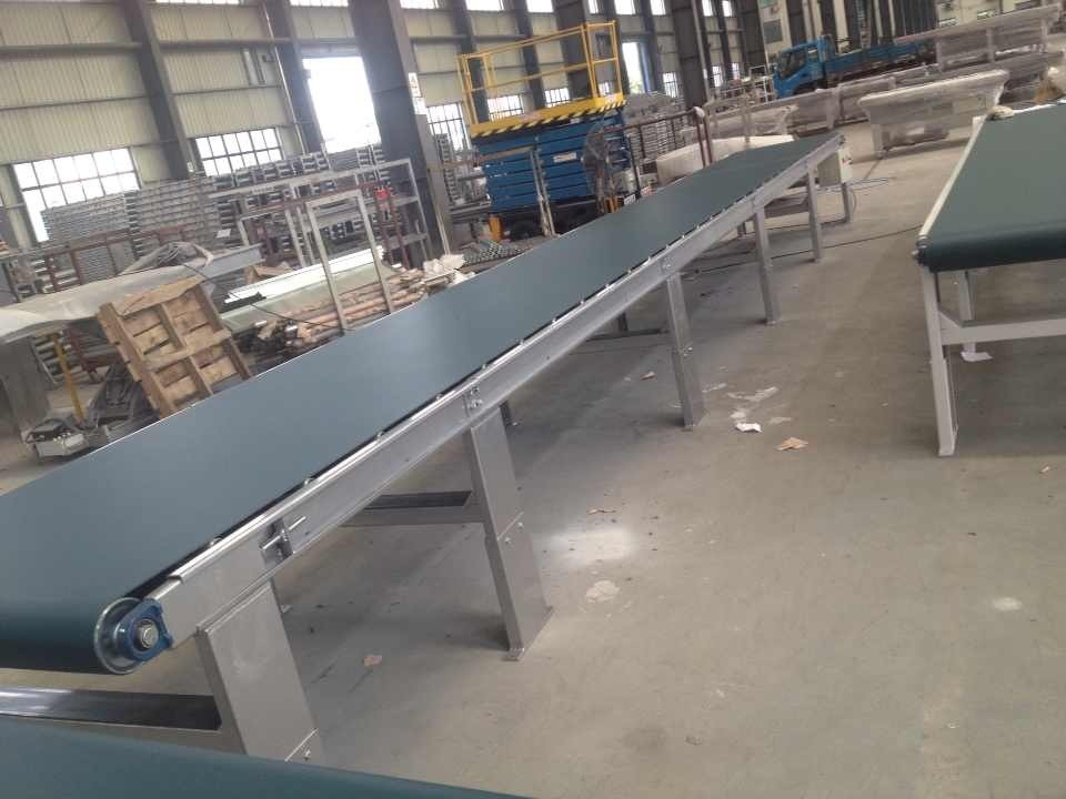 PVC 0.75KW 1320mm Width Conveyor Belt Machine For Panel Furniture