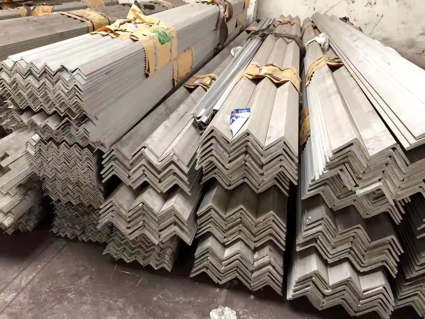 ASTM 2205 321 316L 304 Stainless Steel Angle Dimensions 10 16 14 18 24mm