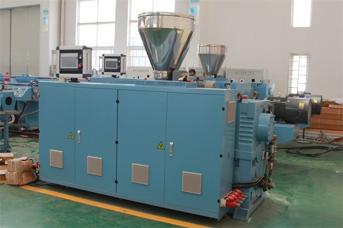 Conic PVC Pvc Pipe Extruder Machine For Water Drainage