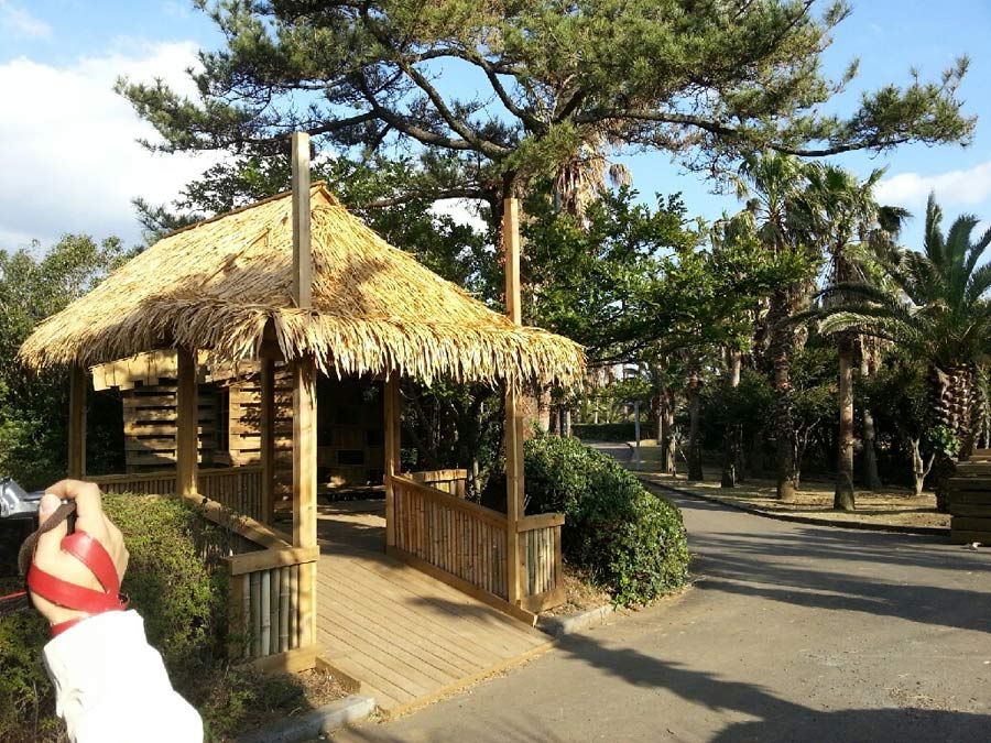South Africa Envirment Synthetic Fake Thatch Tile for Roof Decoration
