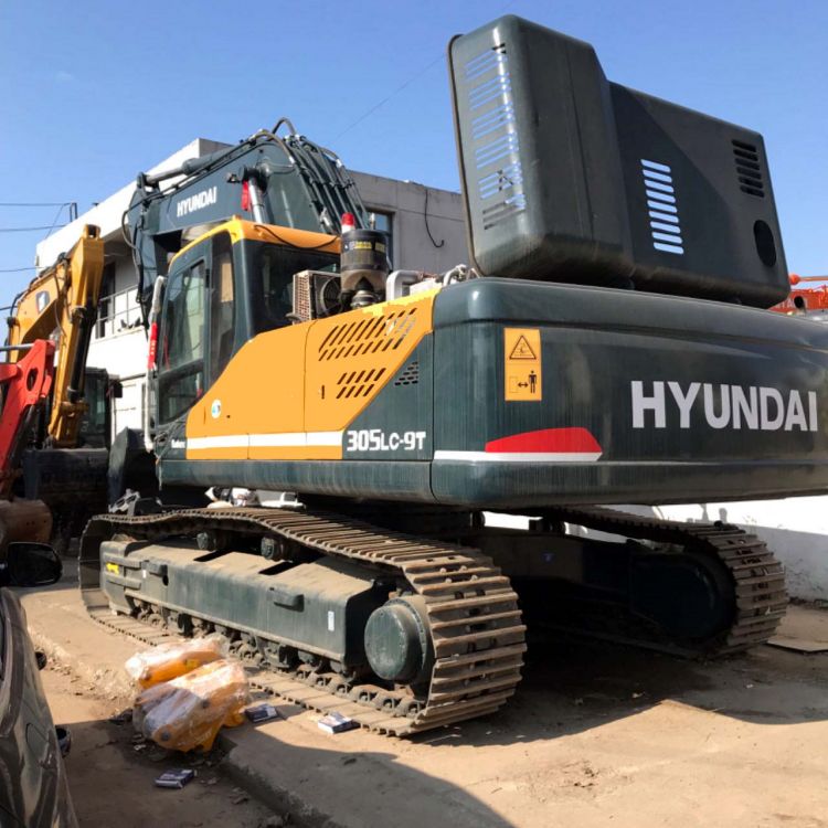 Original Hydraulic Valve Hyundai 305 Excavator 30 Ton in Shanghai 1500 Working Hours