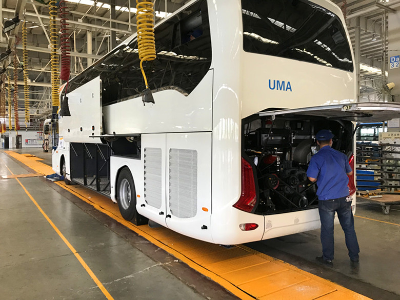 LHD/RHD Cummins 375HP Euro5 51+2 Seats Luxury Coach Bus YBL6128SD for Peru