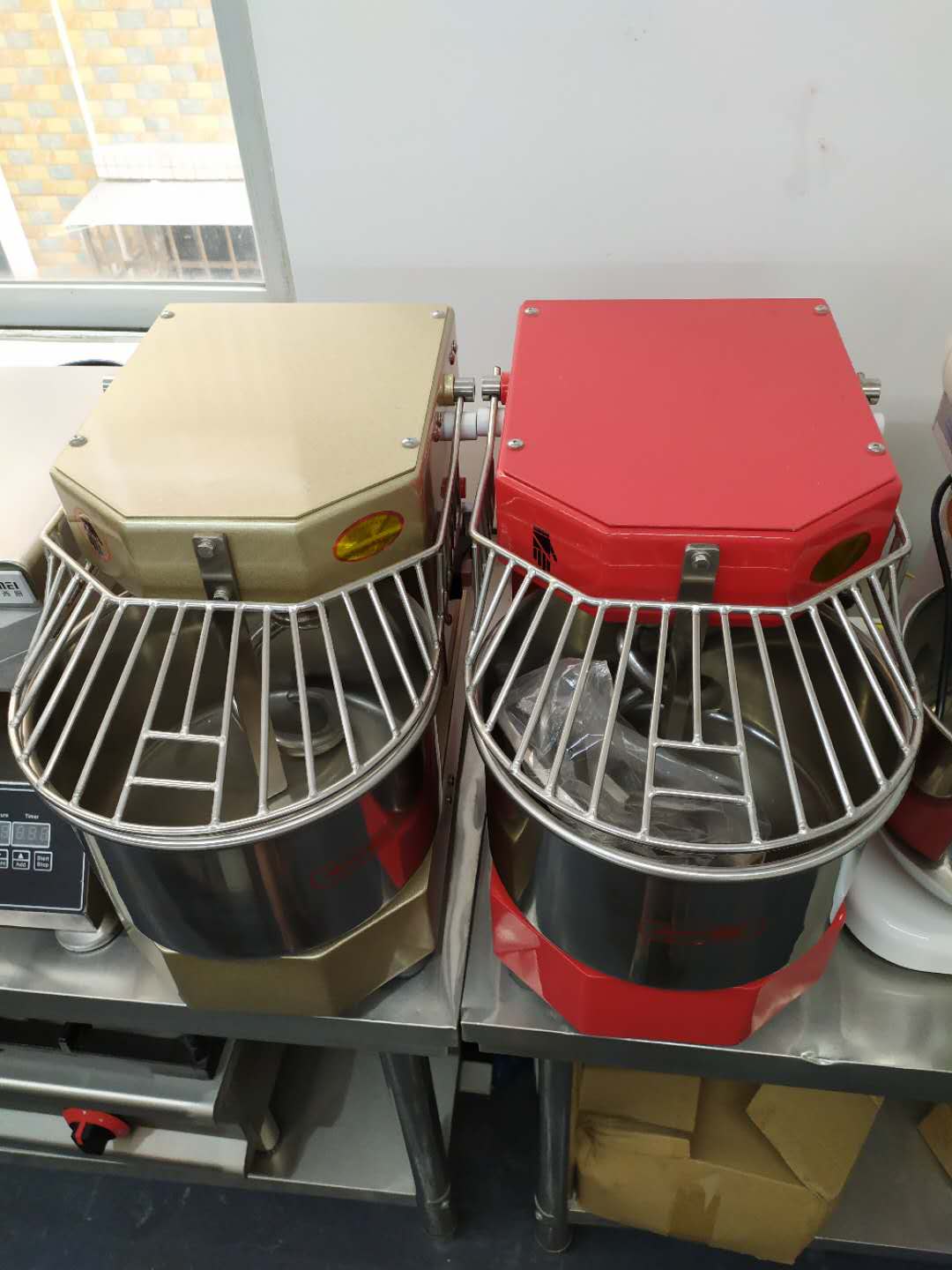 Electric Power Source AMD-8 Stainless Steel Food Mixer and Cake Dough Mixer for Needs