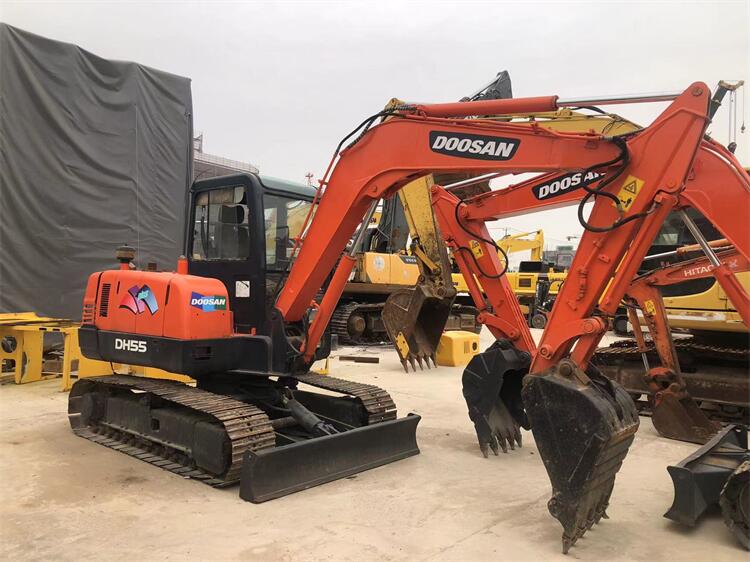 Doosan DH55 Mini Crawler Excavator with Original Hydraulic Cylinder in Good Condition