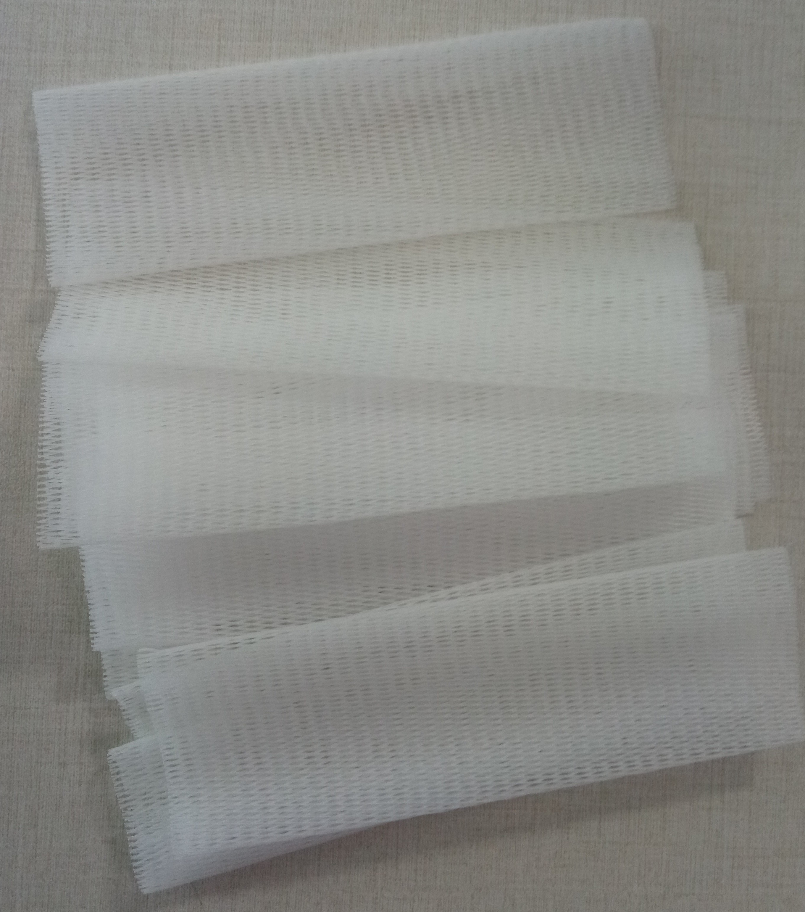 White PE Protective Mesh Liquor Bottle Sleeves 80 Mesh Reusable Soft Polyethylene
